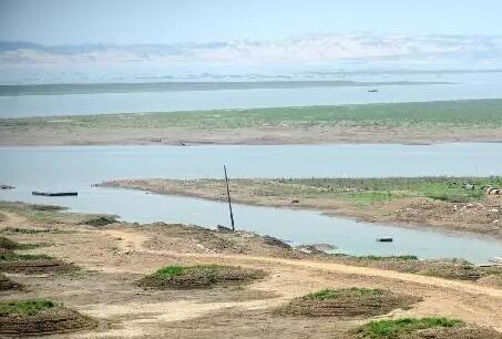 鄱阳湖刷新历史最低水位 江西首发枯水红色预警
