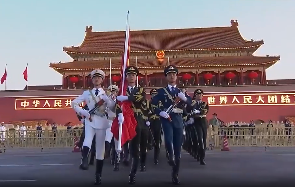 祝福祖国！天安门广场举行2023年国庆升旗仪式