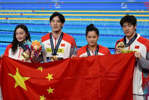 中国队夺得世锦赛男女4×100米自由泳接力金牌